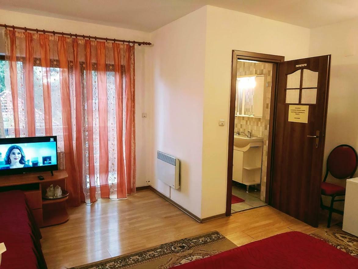 Pensiunea Agroturistica Piscul Soarelui Campulung Exterior foto